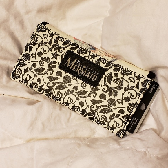 Last 1!!! Disney's Little Mermaid loungefly wallet - Picture 3 of 8